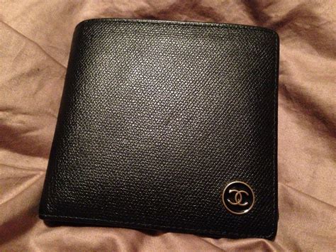 does chanel have men's wallets